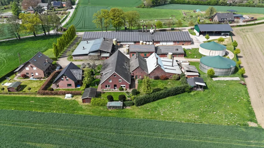 Hofstruktur, Wege und Dachfl&auml;chen
