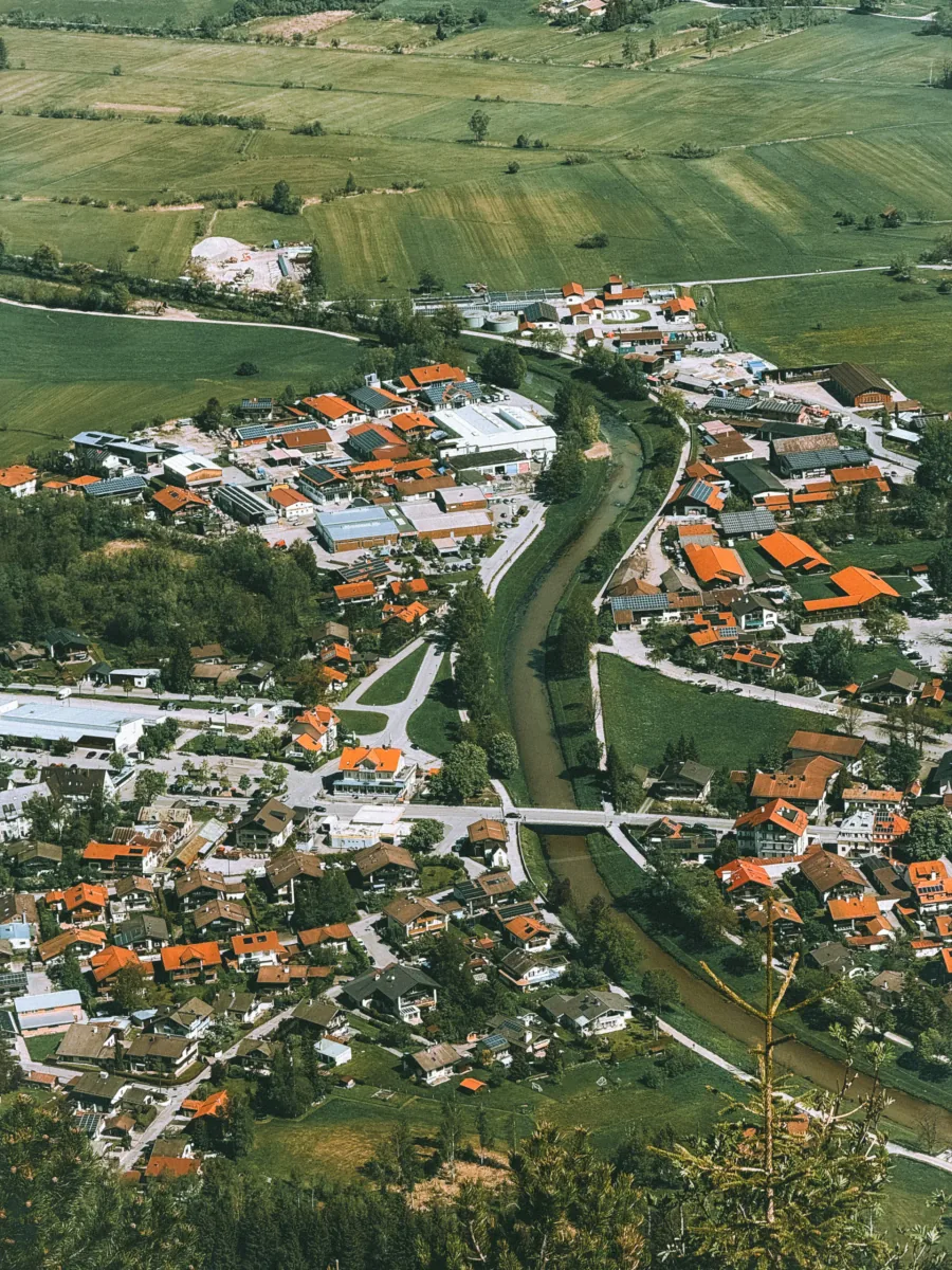 L&auml;ndlicher Bestand mit Grundst&uuml;ck und Umgebung
